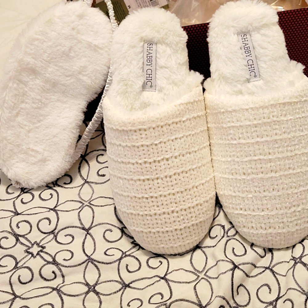 Slippers with eye mask